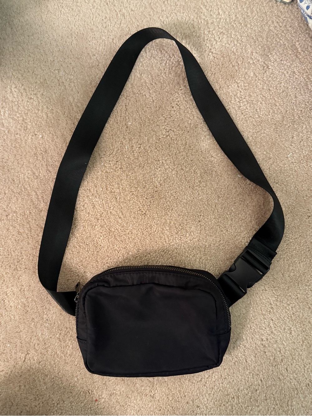 Uncharted Threads Black Crossbody Bag - Picture 2 of 4
